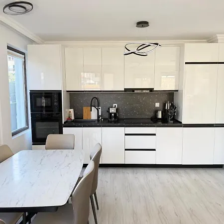 Stylish, Cozy Vacation Apartment, Sea View *